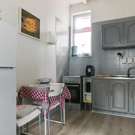 Lägenhet Charming And Calm Flat With Parking At The Heart Of - Welkeys *