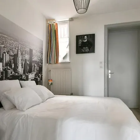 Charming And Calm Flat With Parking At The Heart Of - Welkeys Lägenhet