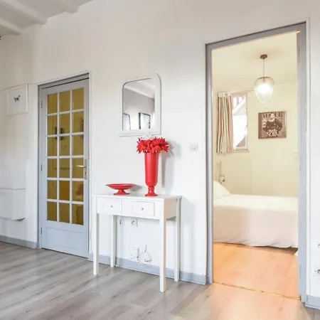 Lägenhet Charming And Calm Flat With Parking At The Heart Of - Welkeys *