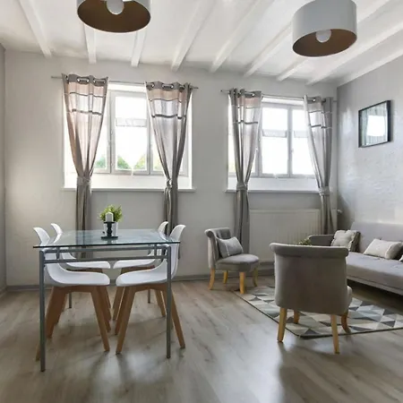Lägenhet Charming And Calm Flat With Parking At The Heart Of - Welkeys *